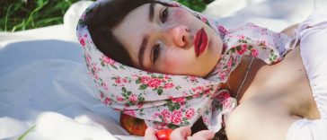 Headscarves Win Hearts: Top 5 Reasons They're Back